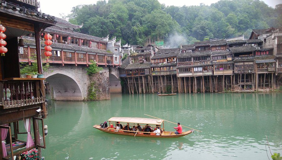 西江千戶苗寨・夜景與吊腳樓風情