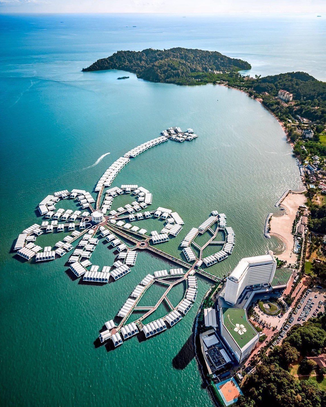 大紅花海上渡假村